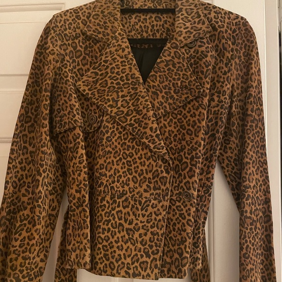 Beautiful barely worn leopard printed suede jacket - Picture 2 of 4